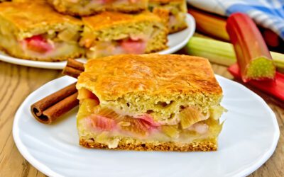 Ciasto z rabarbarem bez cukru. Pachnie wiosną na talerzu!